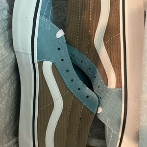 MENS US SIZE 9
UK 8.0
EUR 42.0
CM 27.0